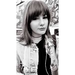 Meet your Posher, Alexia